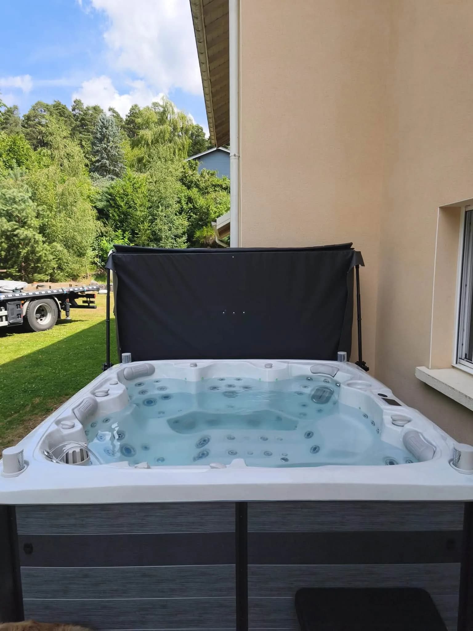 Spa Hølen installé à Saulcy-sur-Meurthe, autre vue du chantier