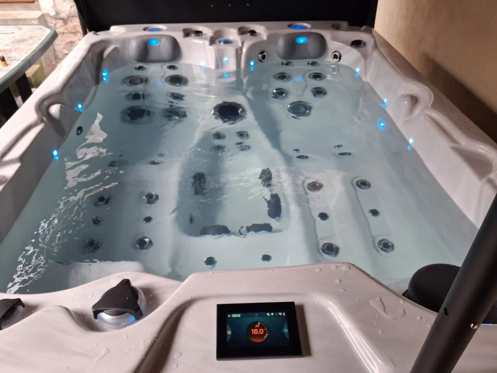 Spa Montana installé à Hoste