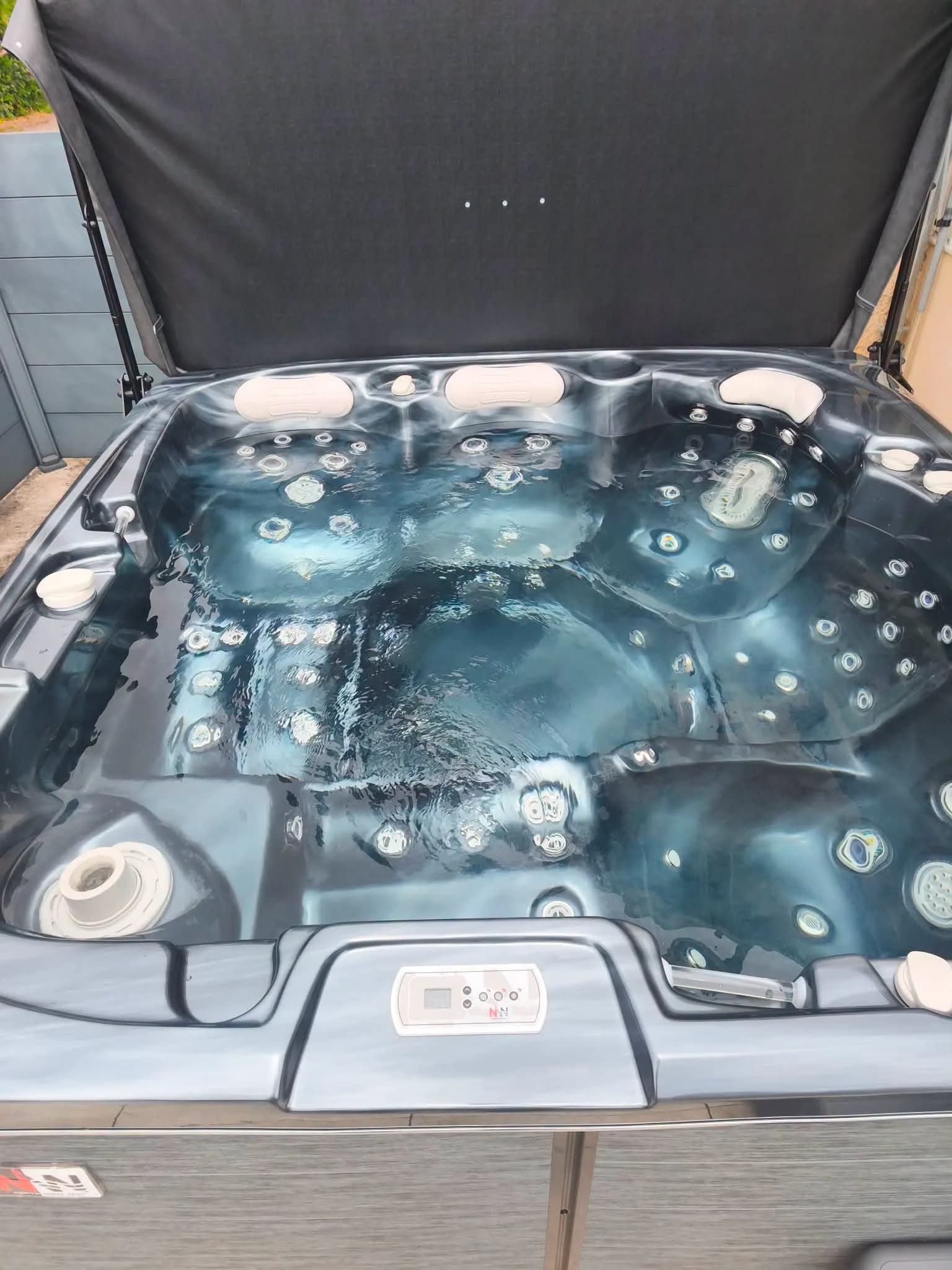Spa Øppland installé à Broye, autre vue du chantier