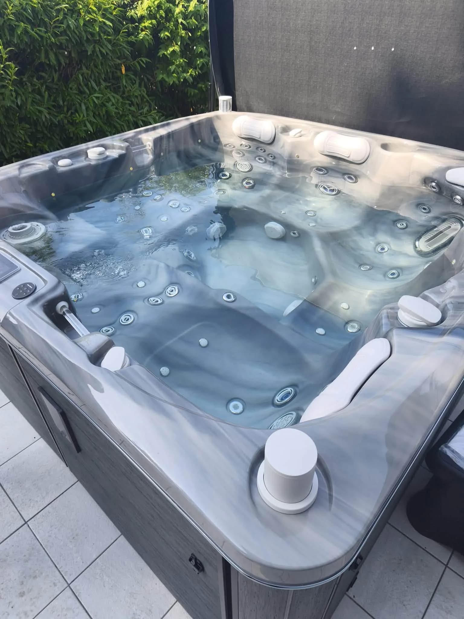 Spa Øppland installé à Chavanne-sur-L'étang, autre vue du chantier
