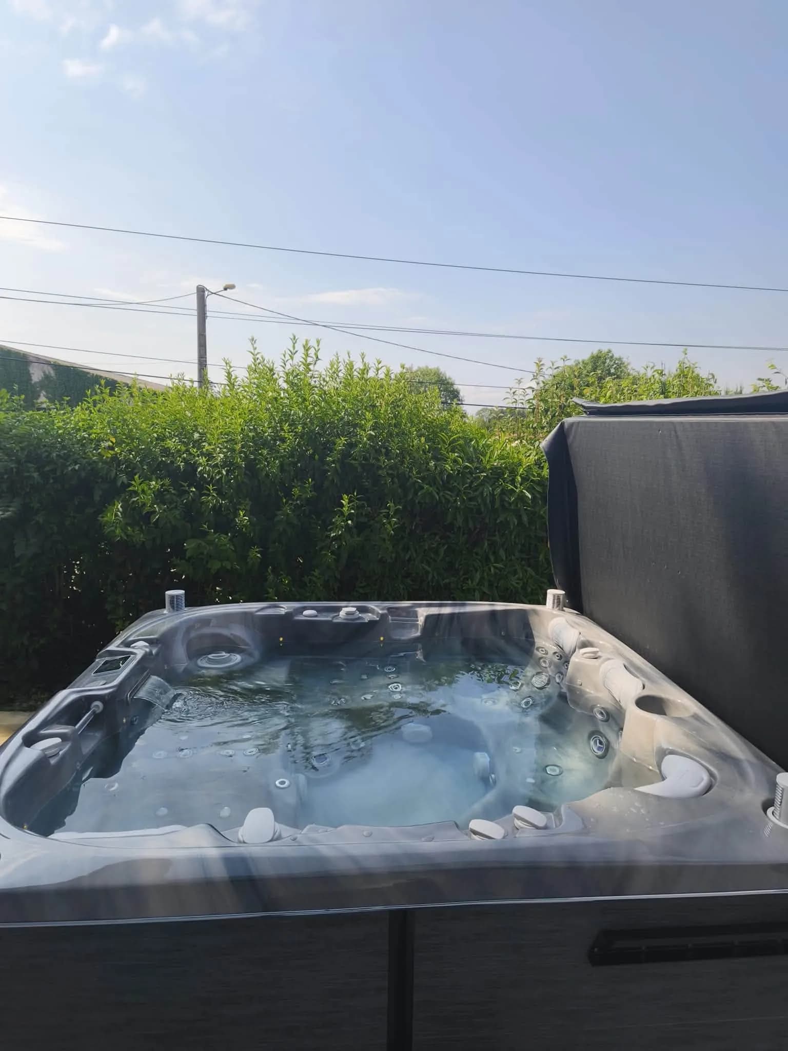 Spa Øppland installé à Chavanne-sur-L'étang, autre vue du chantier