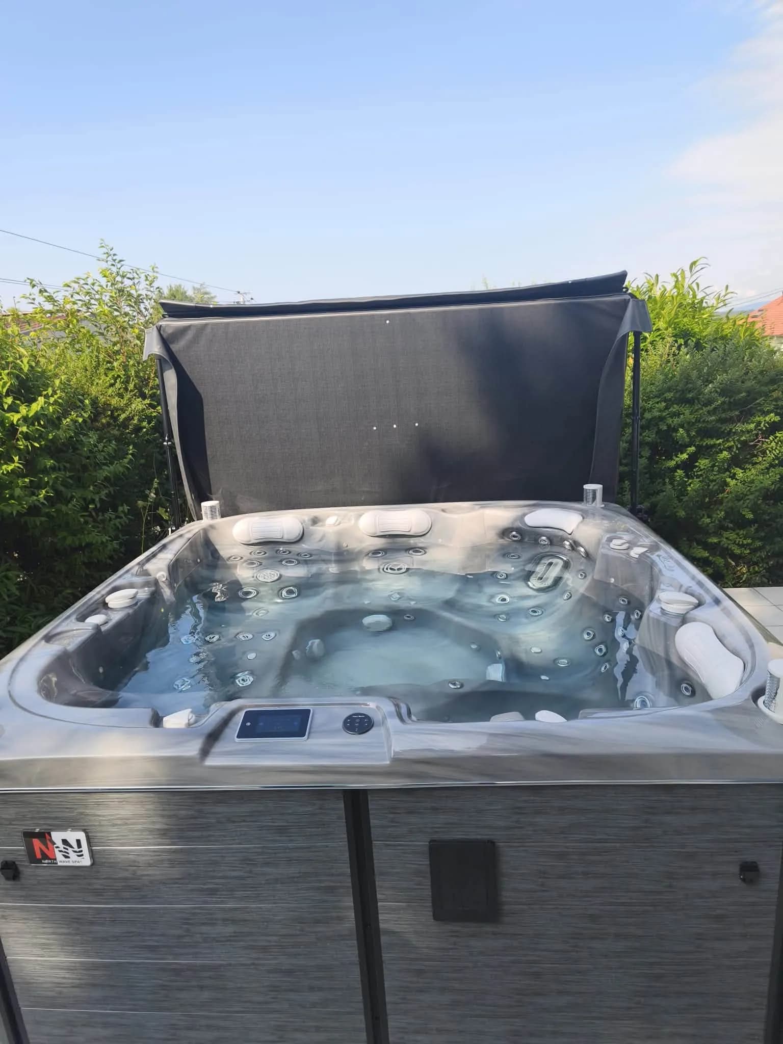 Spa Øppland installé à Chavanne-sur-L'étang, autre vue du chantier