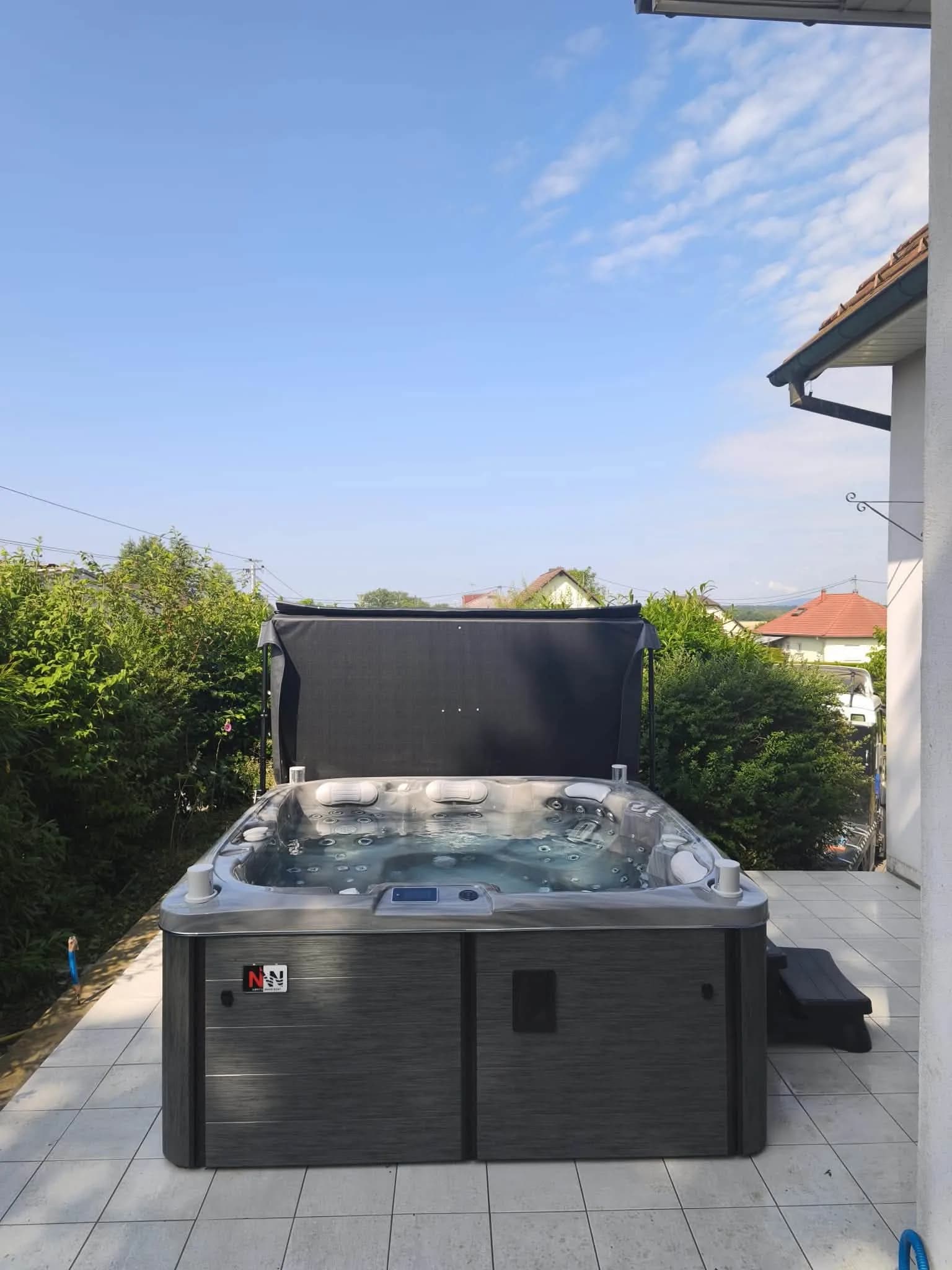 Spa Øppland installé à Chavanne-sur-L'étang, autre vue du chantier
