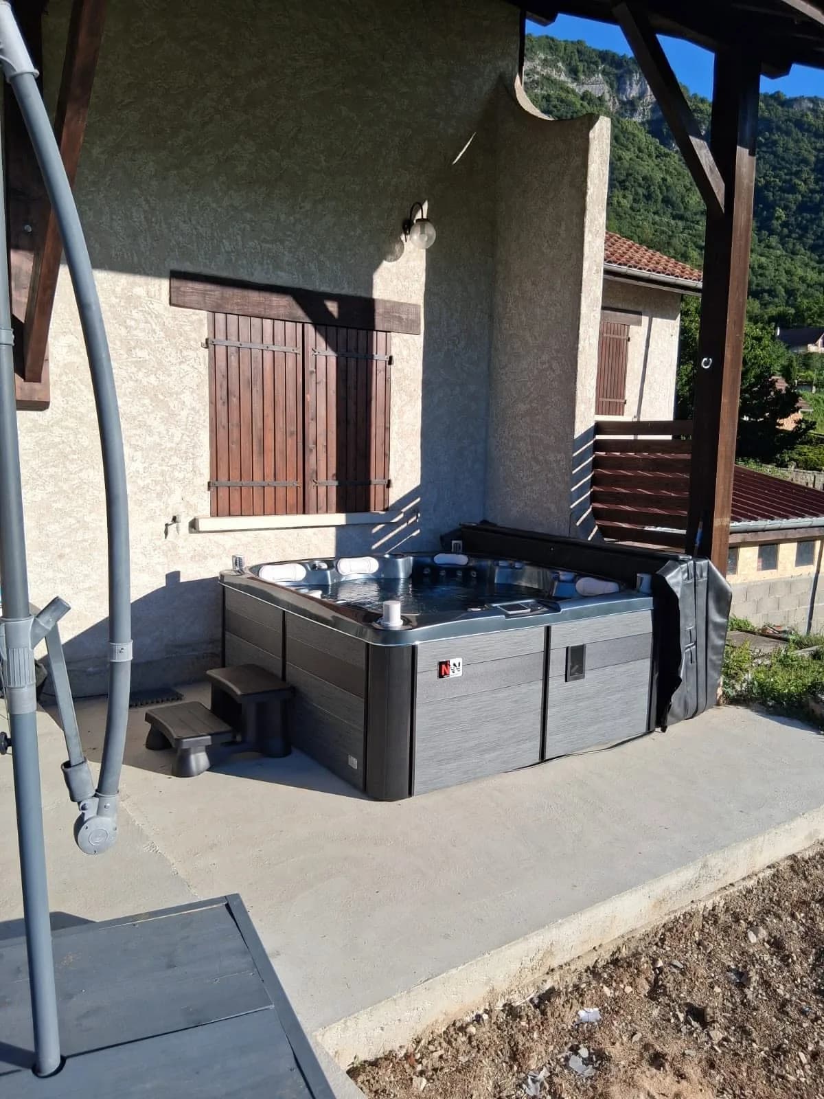 Spa Oppland installé à Flachere, autre vue du chantier