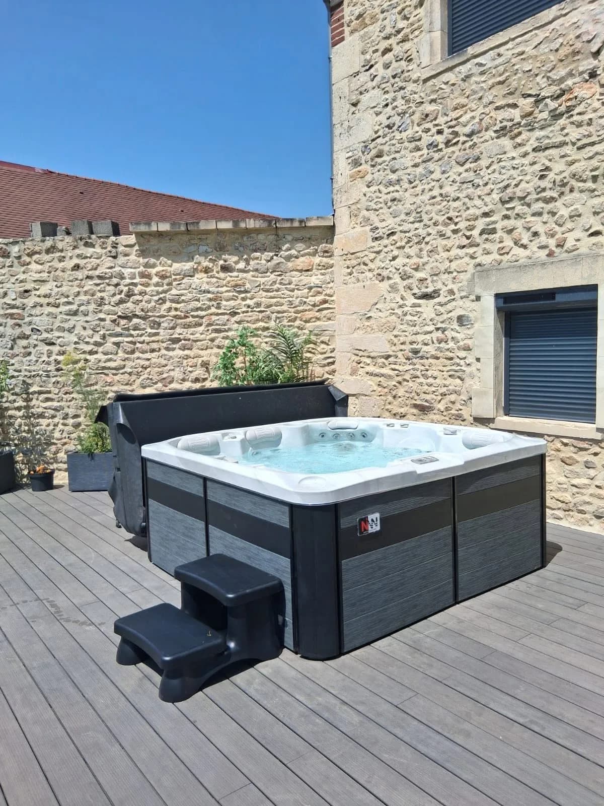 Spa Oppland installé à Fontaine-le-Pin-Département