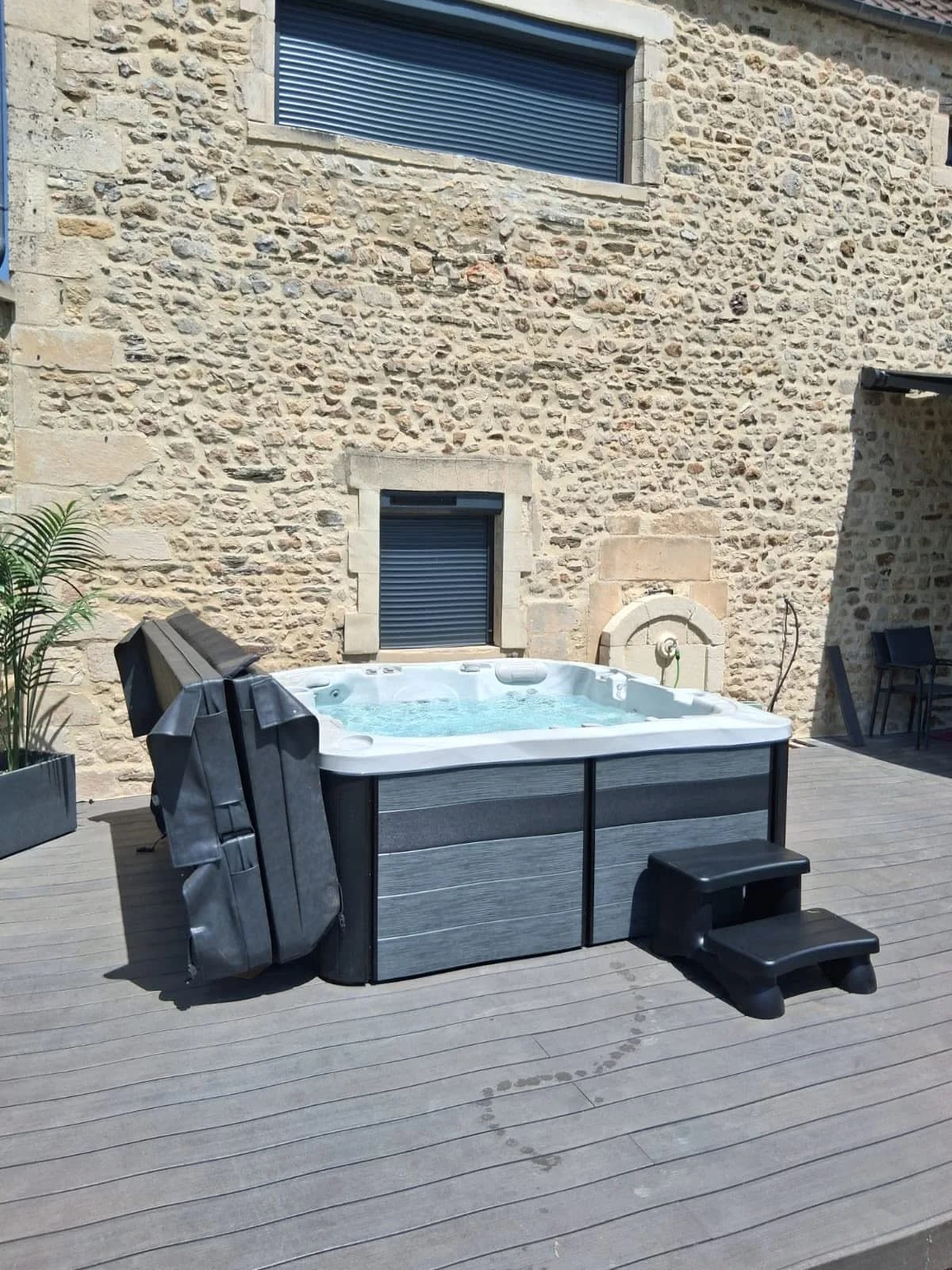 Spa Oppland installé à Fontaine-le-Pin-Département, autre vue du chantier