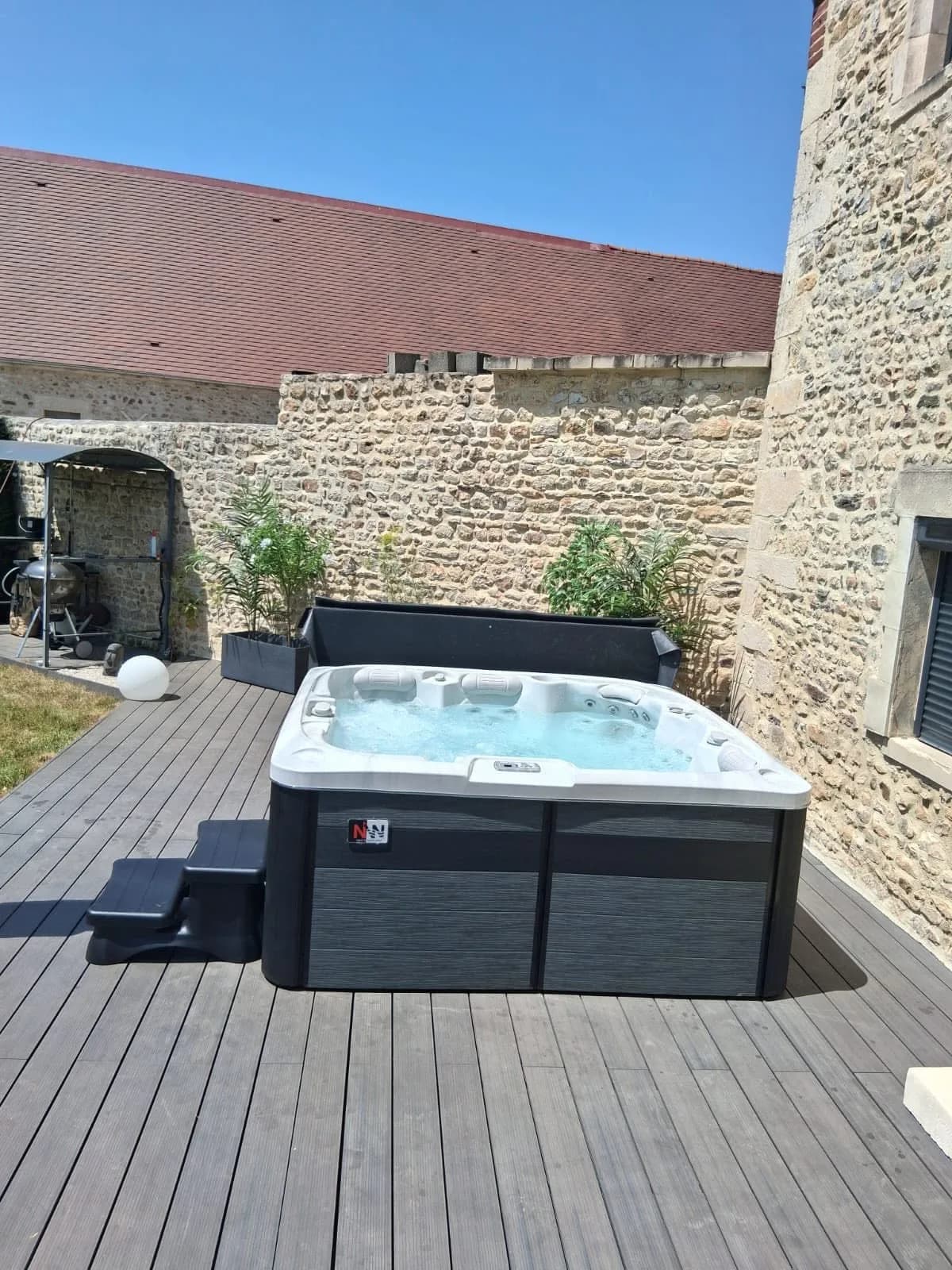 Spa Oppland installé à Fontaine-le-Pin-Département, autre vue du chantier