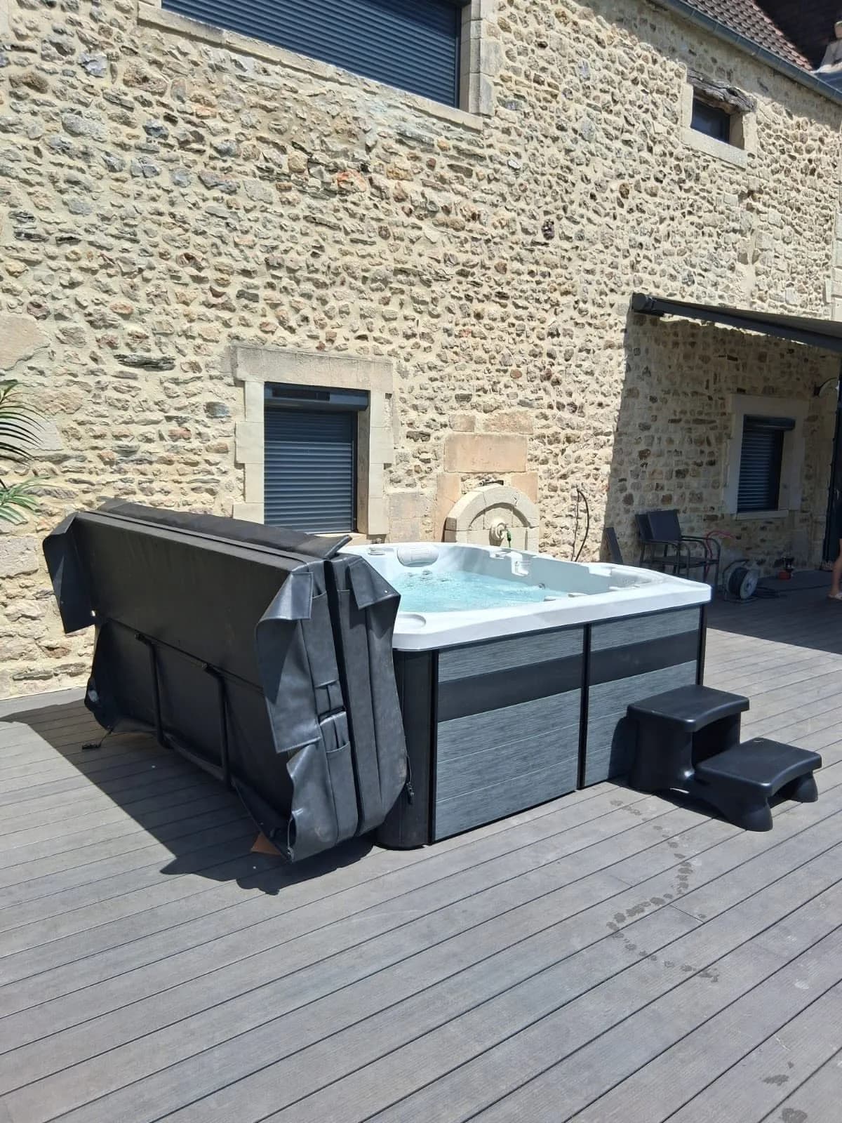 Spa Oppland installé à Fontaine-le-Pin-Département, autre vue du chantier