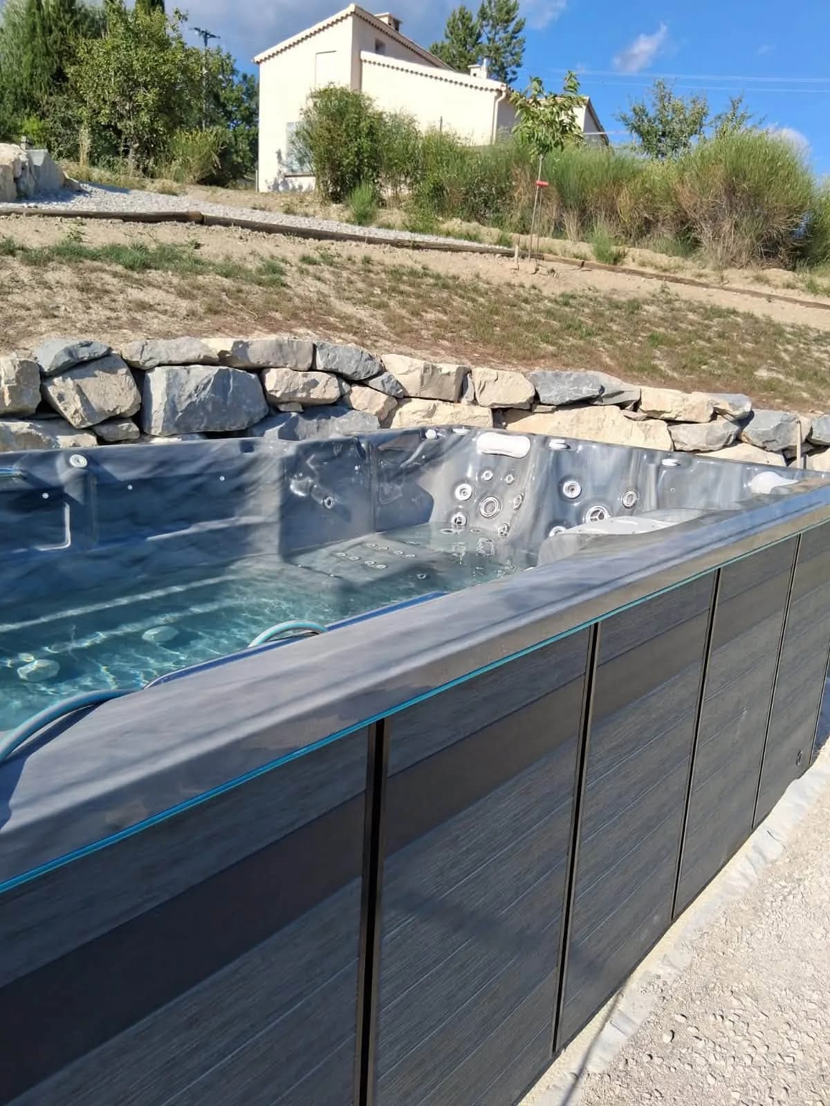 Spa Øxford installé à Rozans, autre vue du chantier