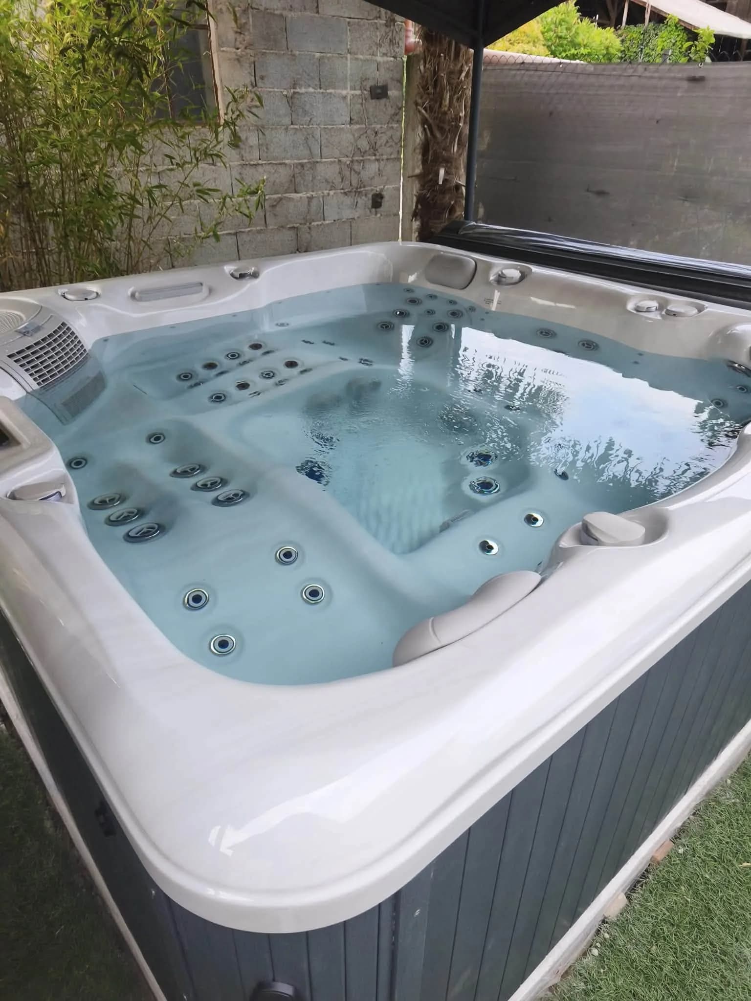 Spa Poséidon installé à Nitting, autre vue du chantier