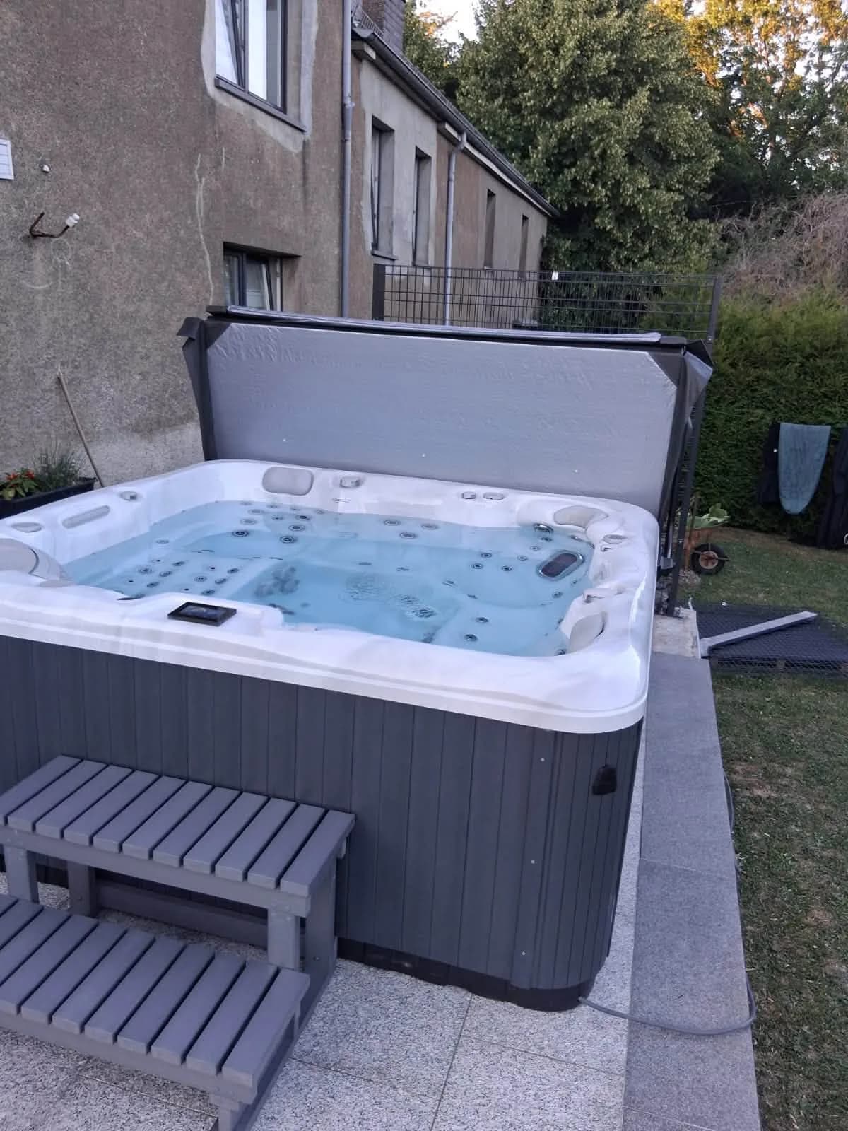 Spa Poseidon installé à Tontelange, autre vue du chantier