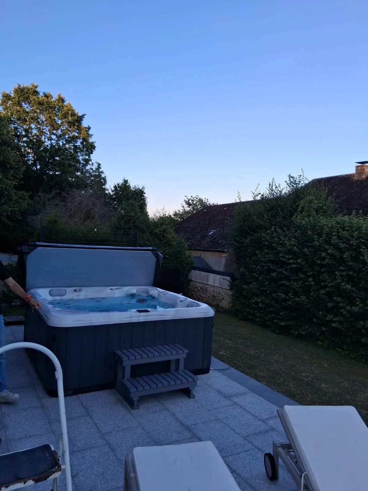 Spa Poseidon installé à Tontelange, autre vue du chantier