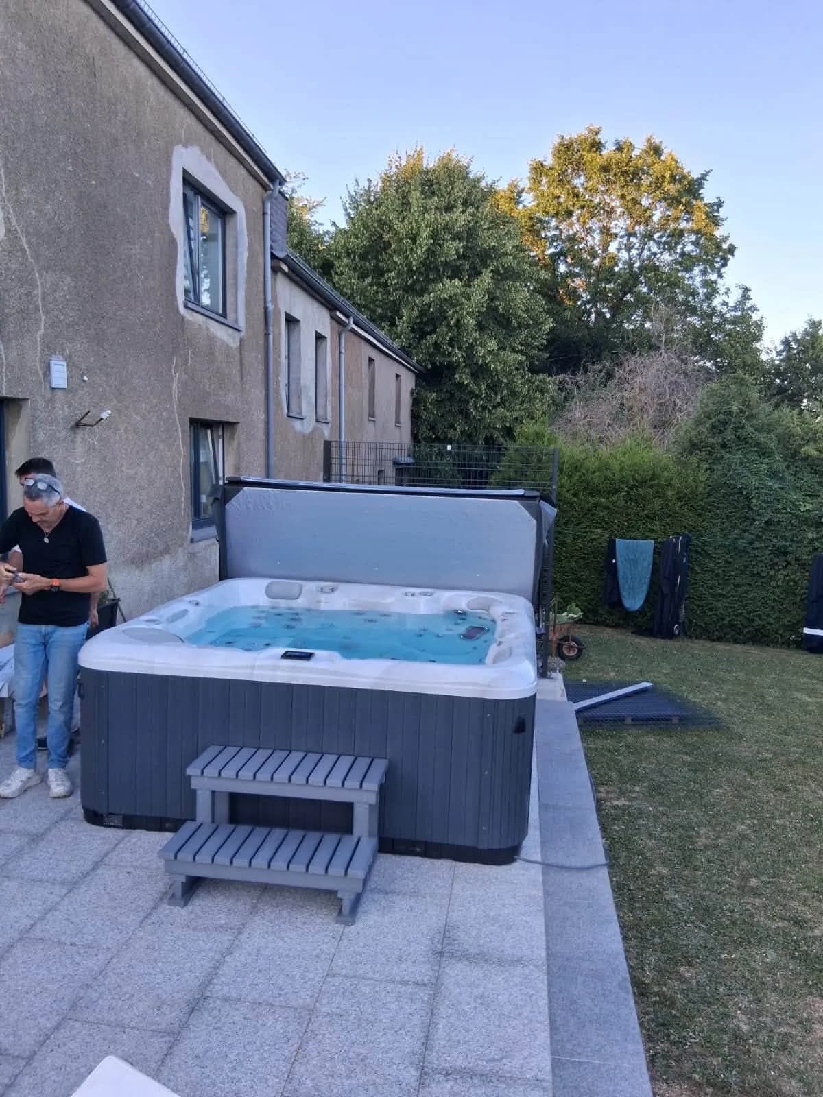 Spa Poseidon installé à Tontelange, autre vue du chantier