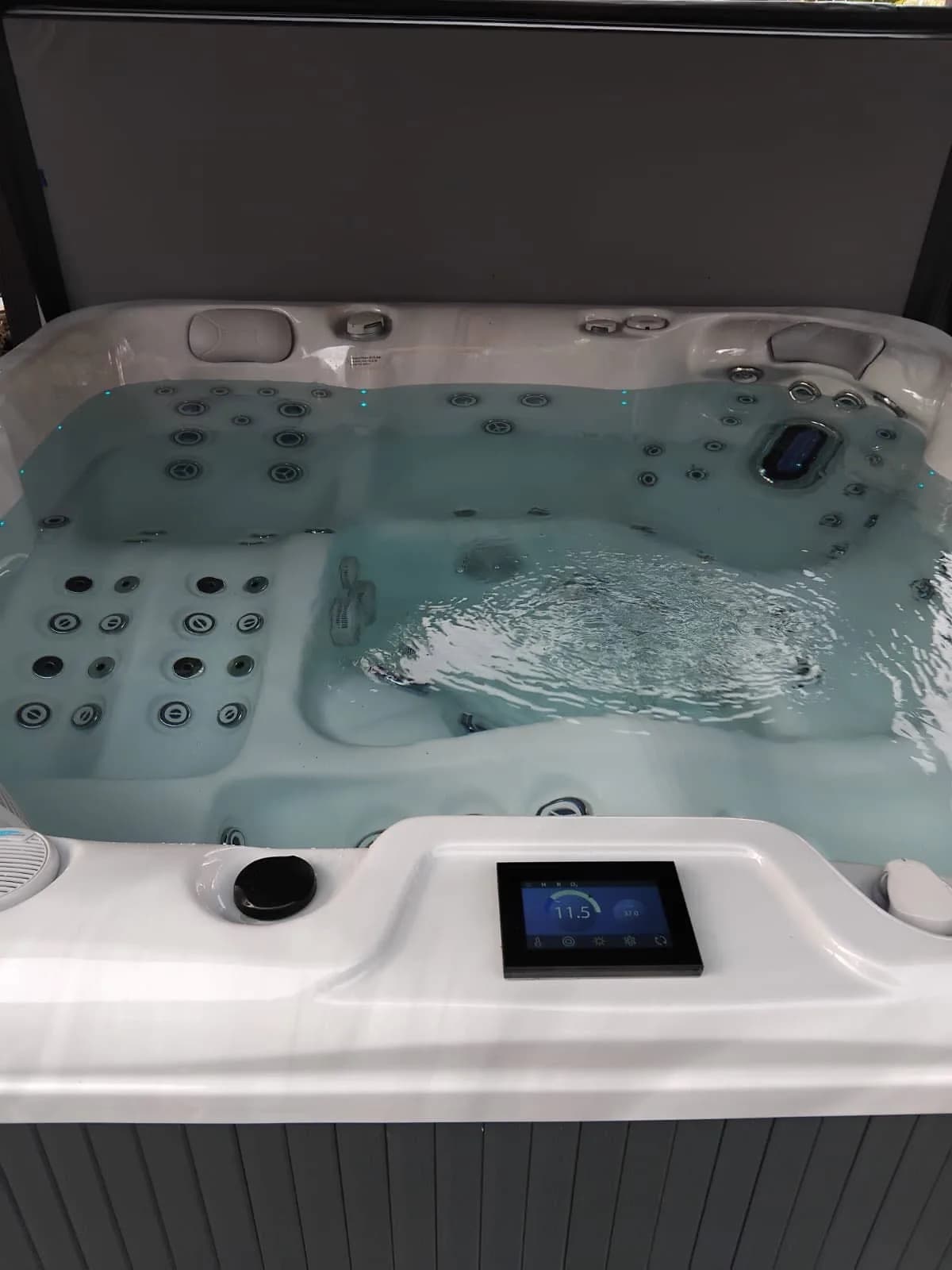 Spa Poseidon installé à Wentzwiller, autre vue du chantier