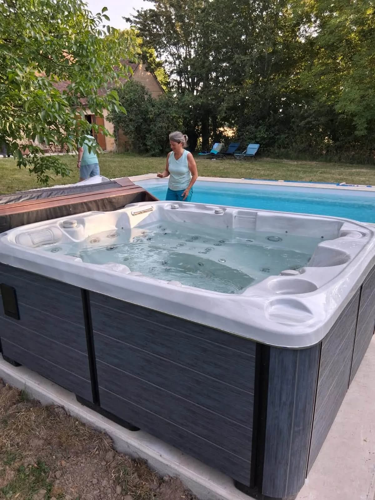 Spa Rodberg installé à Saint-Maurice-de-Gourdan, autre vue du chantier