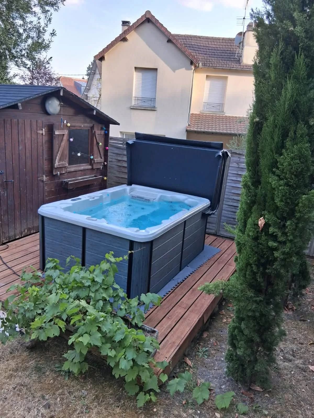 Spa Roma installé à Soisy-sous-Montmorency, autre vue du chantier