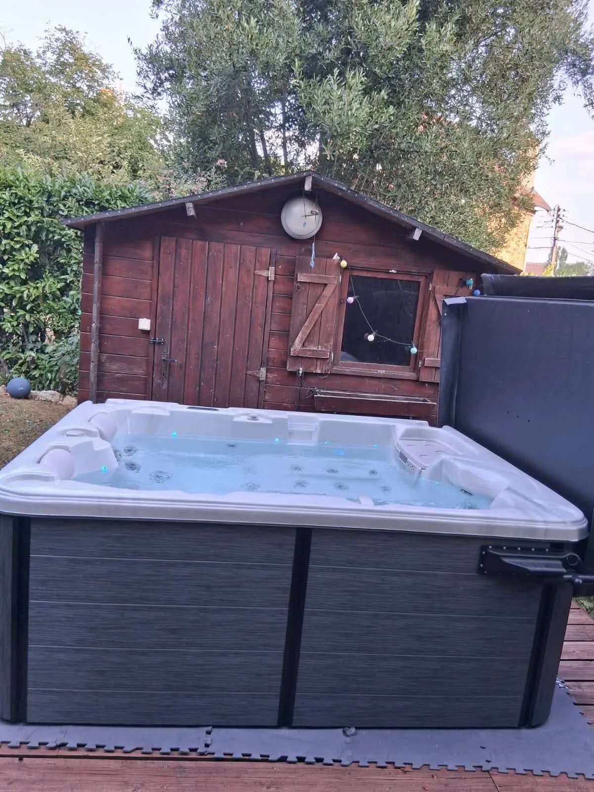 Spa Roma installé à Soisy-sous-Montmorency, autre vue du chantier
