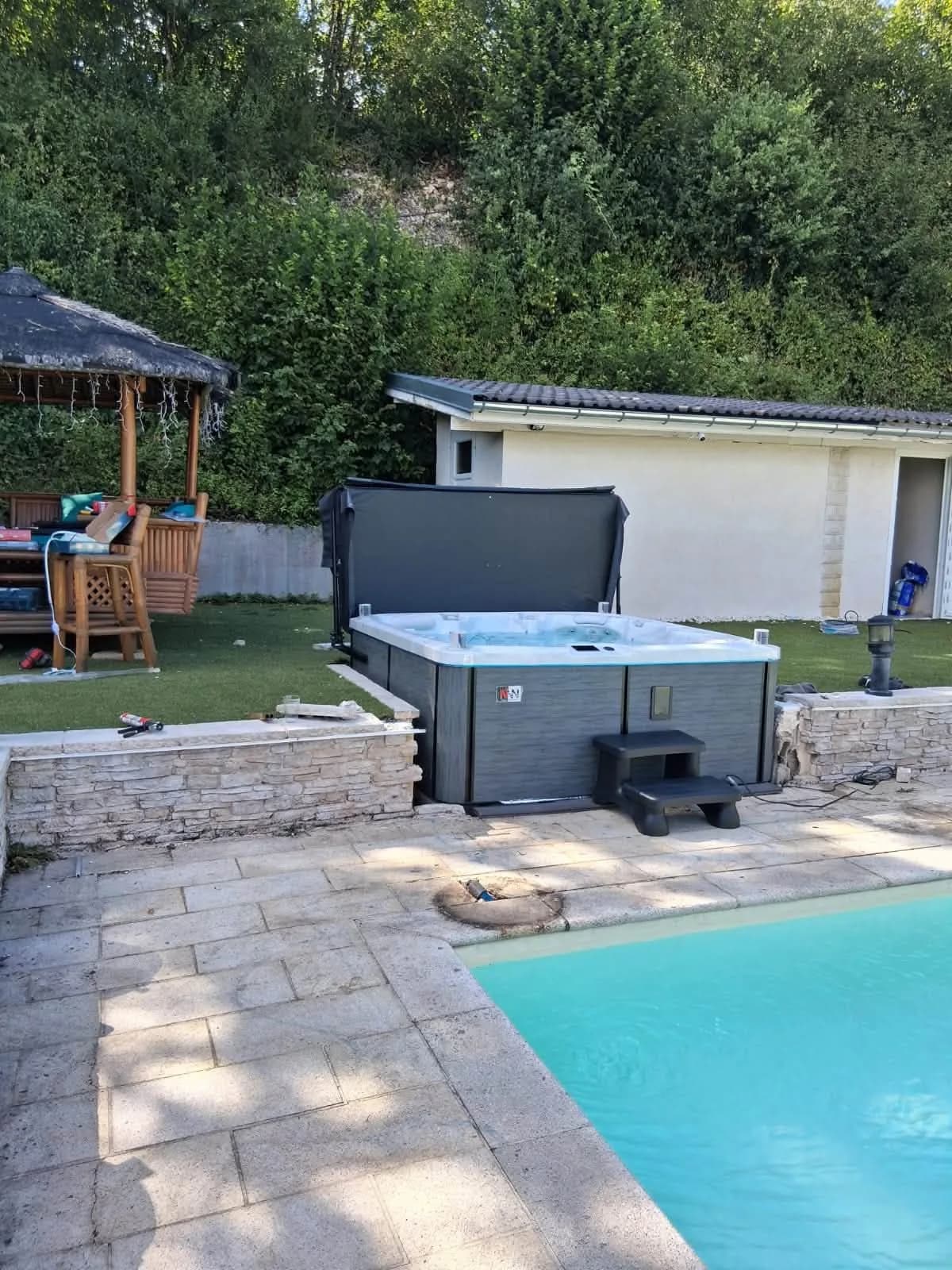 Spa Solveig installé à Martignat, autre vue du chantier