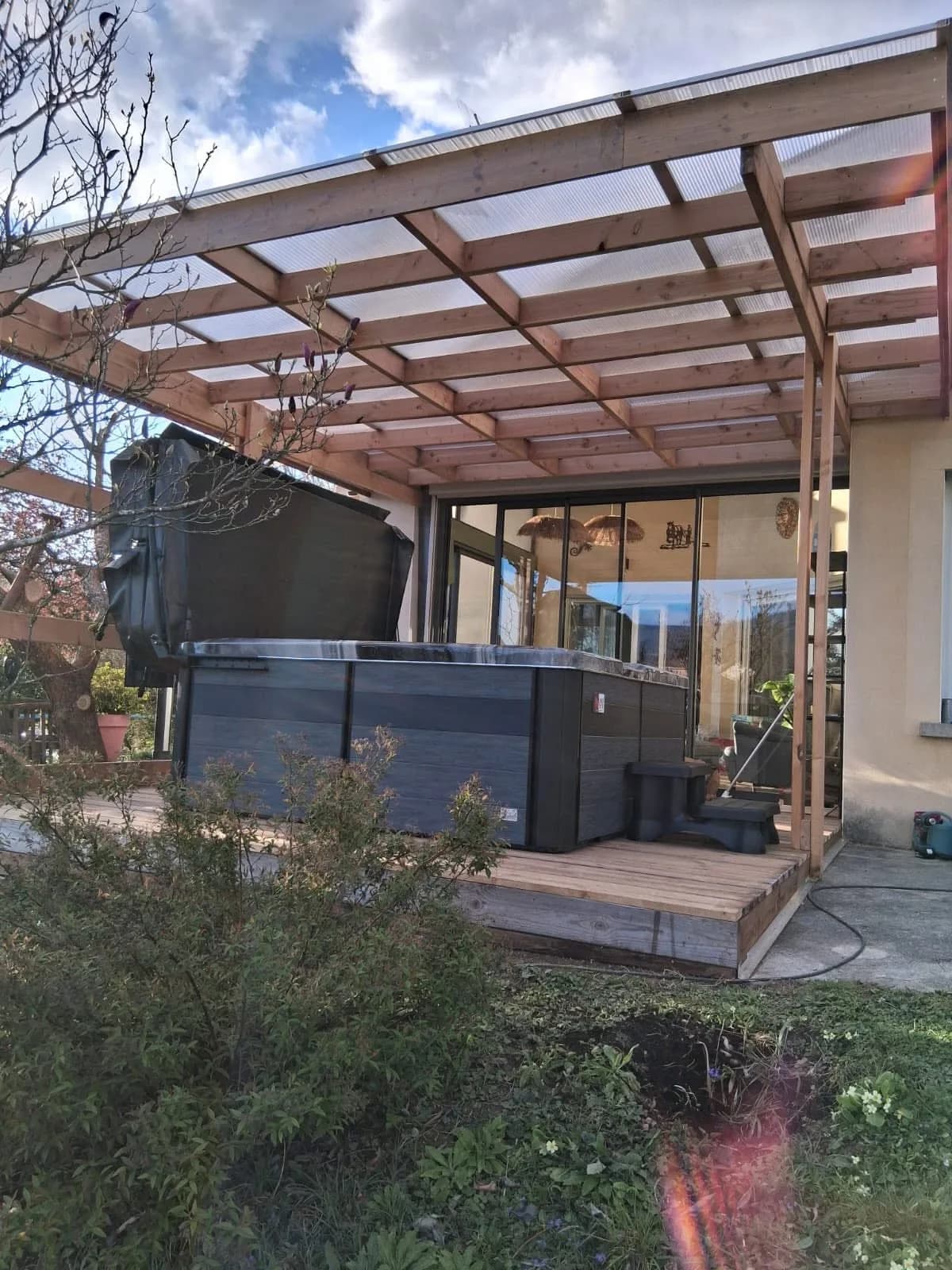 Spa Solveijg installé à Brié-Et-Angonnes, autre vue du chantier