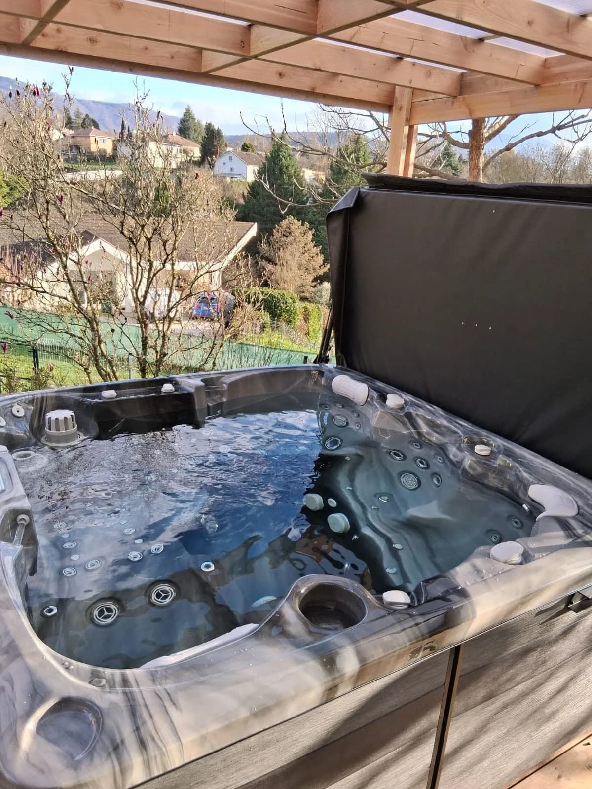 Spa Solveijg installé à Brié-Et-Angonnes, autre vue du chantier