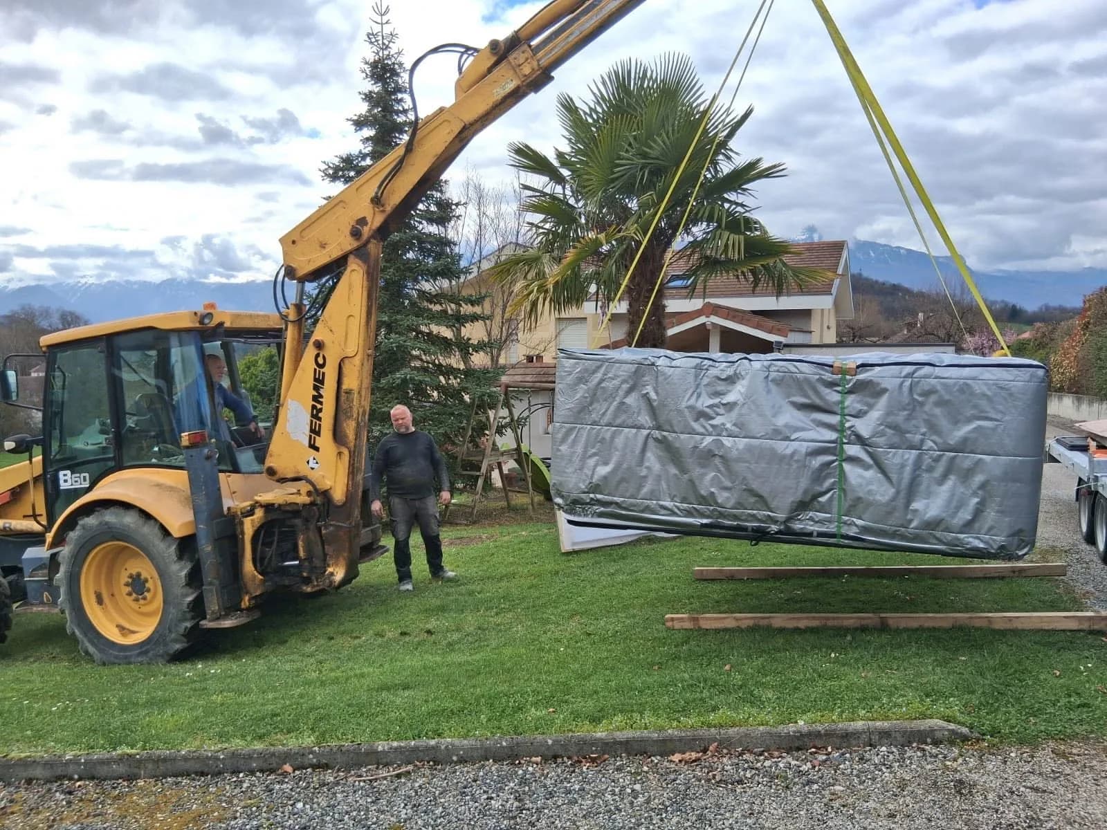 Spa Solveijg installé à Brié-Et-Angonnes, autre vue du chantier