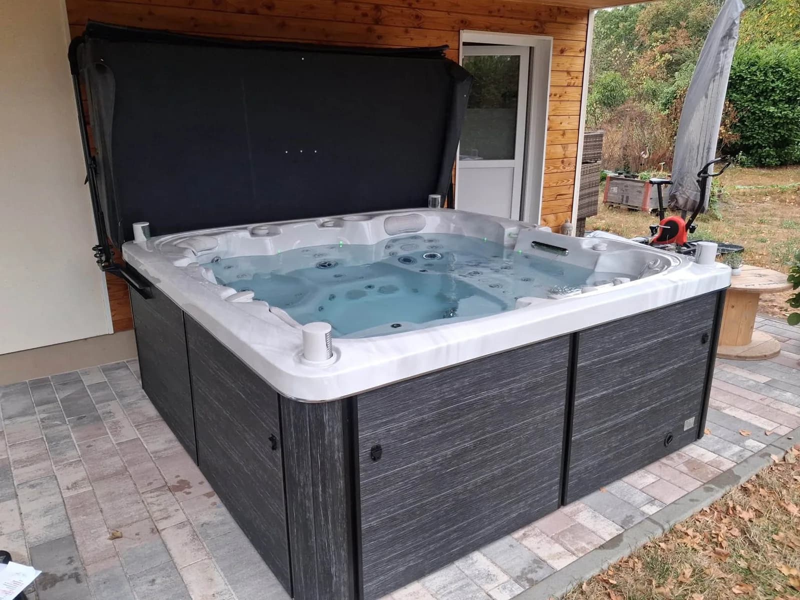 Spa Solveijg installé à Wittenheim, autre vue du chantier livré