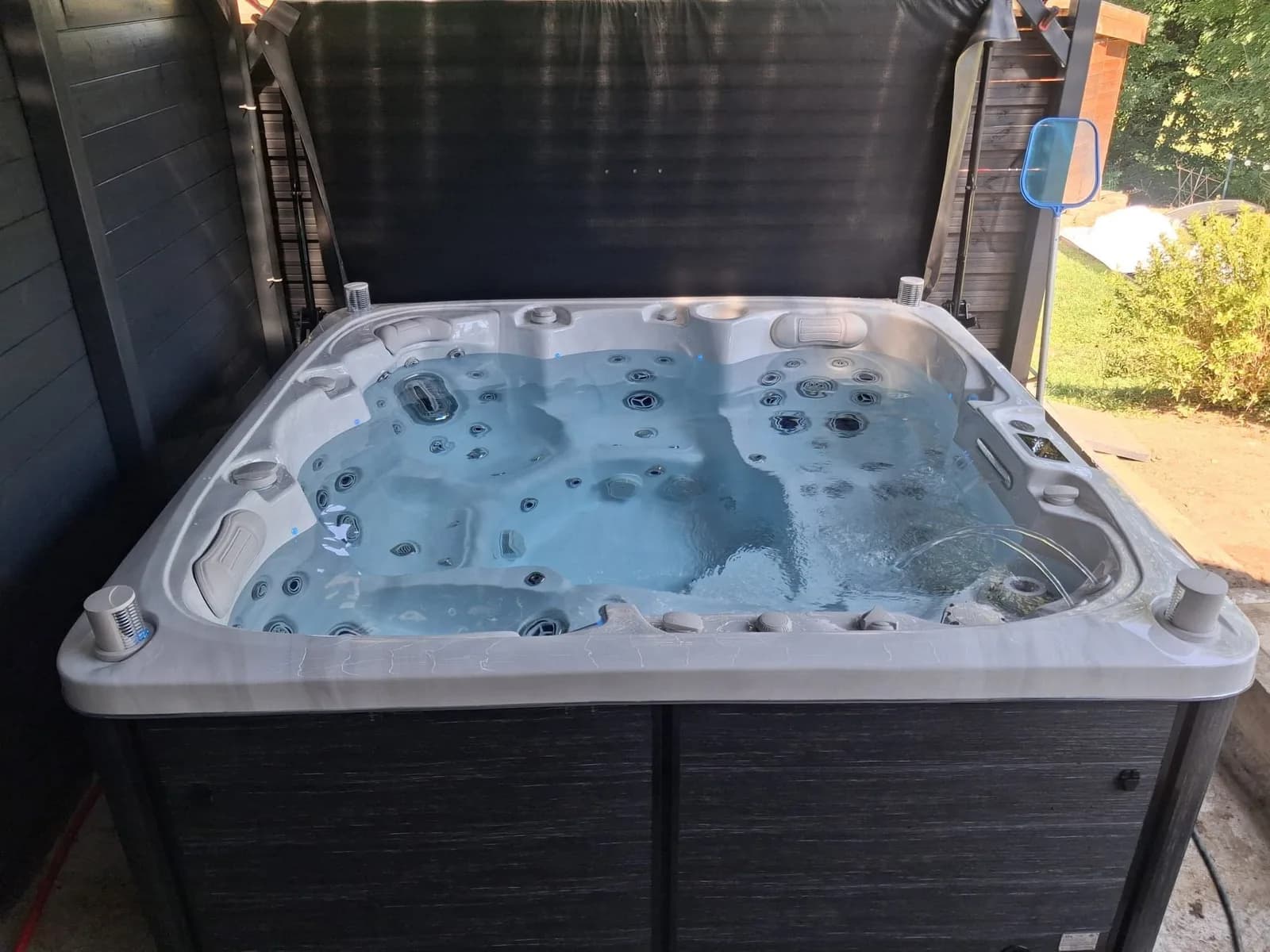 Spa Solveijg installé à Obermodern, autre vue du chantier