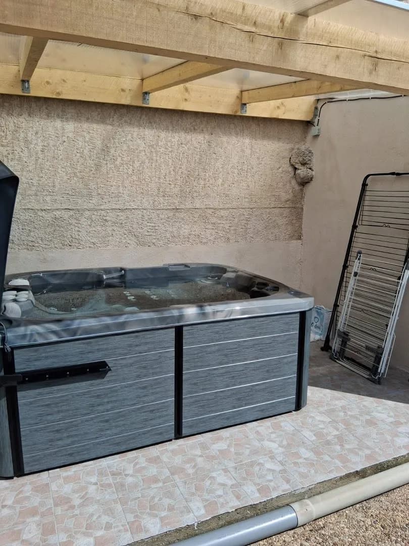 Spa Tonsberg installé à Corbieres, autre vue du chantier