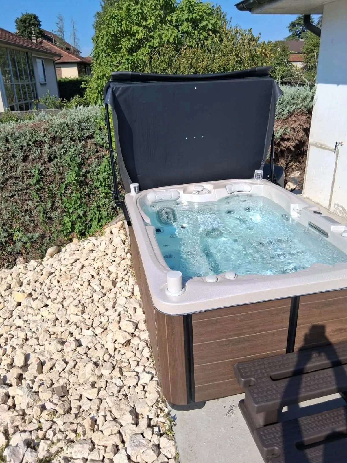 Spa Tonsberg installé à Rives, autre vue du chantier