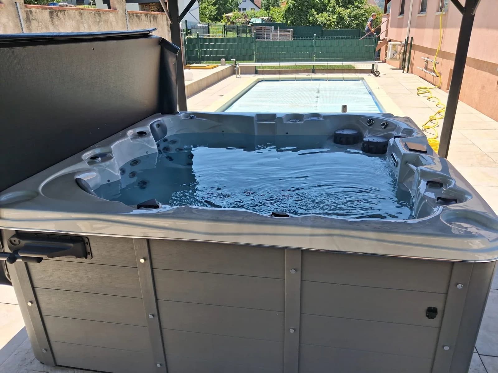 Spa Toronto installé à Russ, autre vue du chantier