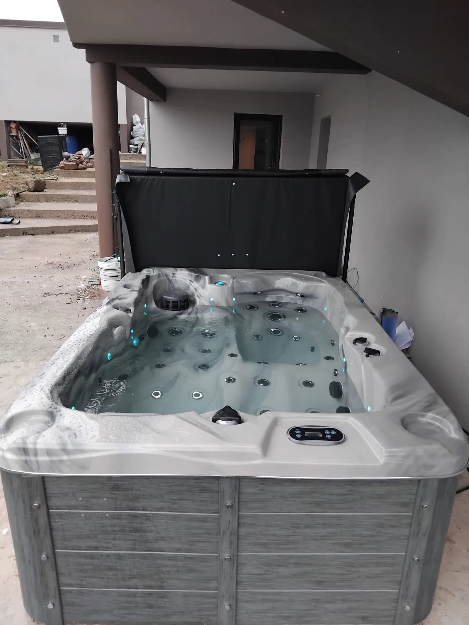Spa Victoria Duel installé à Aspach, autre vue du chantier