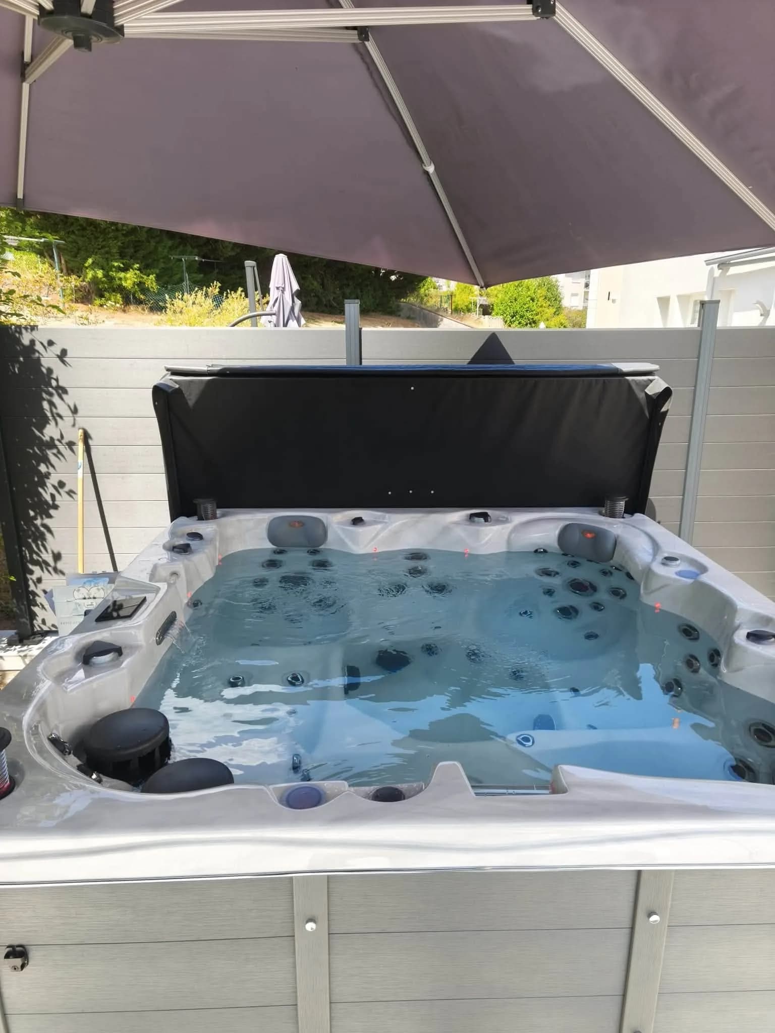 Spa Toronto posé en Moselle, autre vue de l’installation
